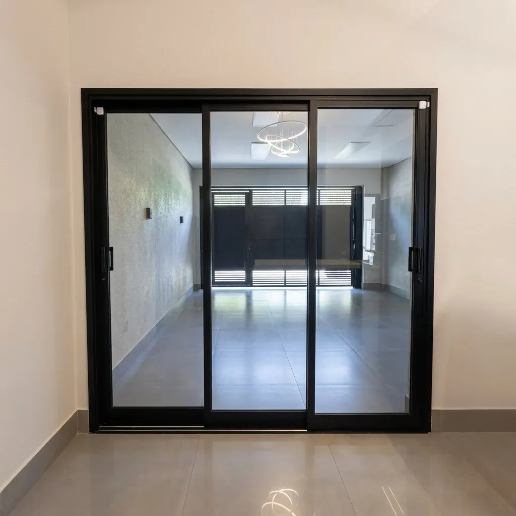 Porta de Vidro instalado pela Innova Toldos